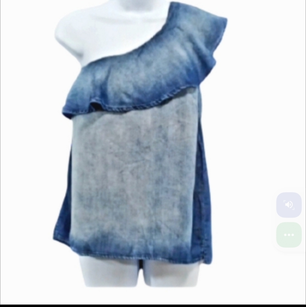 Nwt Chelsea and Violet Top Large and color is Blue and Cream.